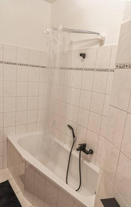 Appartement Blue Chili 23 - Modern, Zentral, Mit Balkon à Magdebourg Extérieur photo